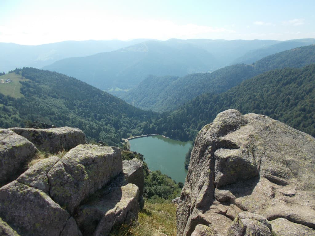 Paysage — vallée des Vosges et lac de montagne